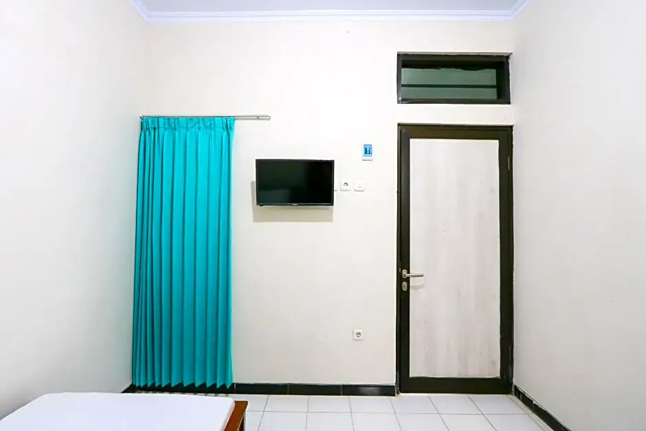 OYO Living 3187 Kost Putri Bu Chris