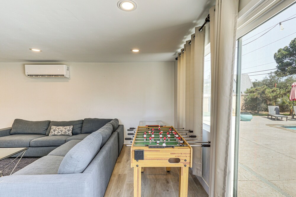Modern Gem w/ Outdoor Oasis: 5 Mi to Lake Jennings
