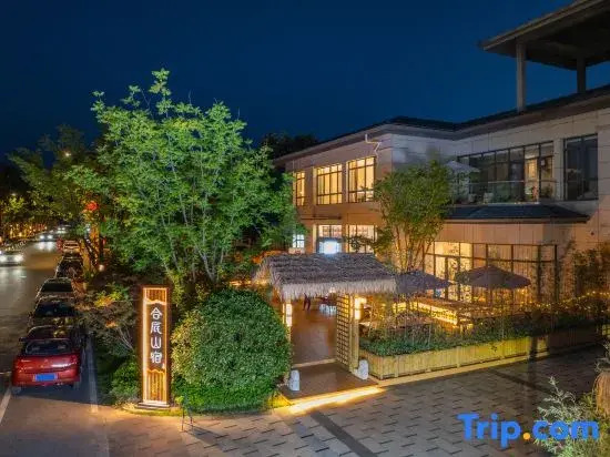 Huatai Hechen Mountain Lodge (Taibai Mountain Tang Town)