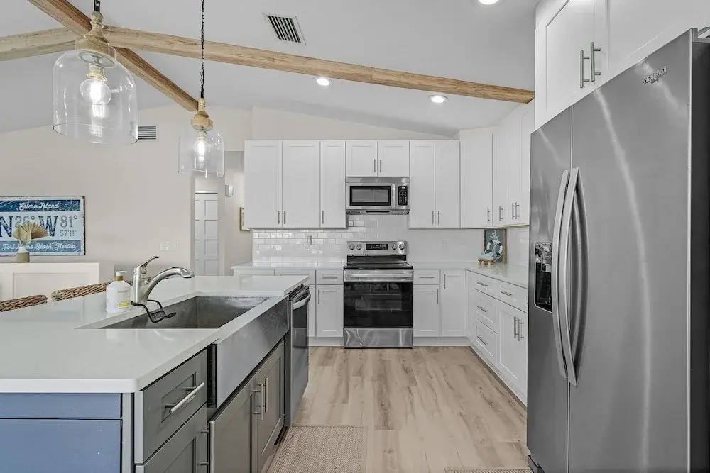 265 Beautiful Canal Front Pool Home 3 Bedroom Home