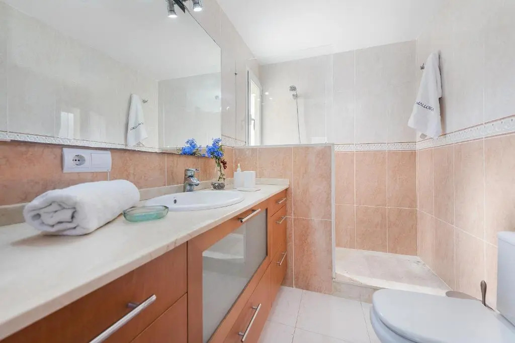 Vistafar - Private Pool & Only 50m to the Sea