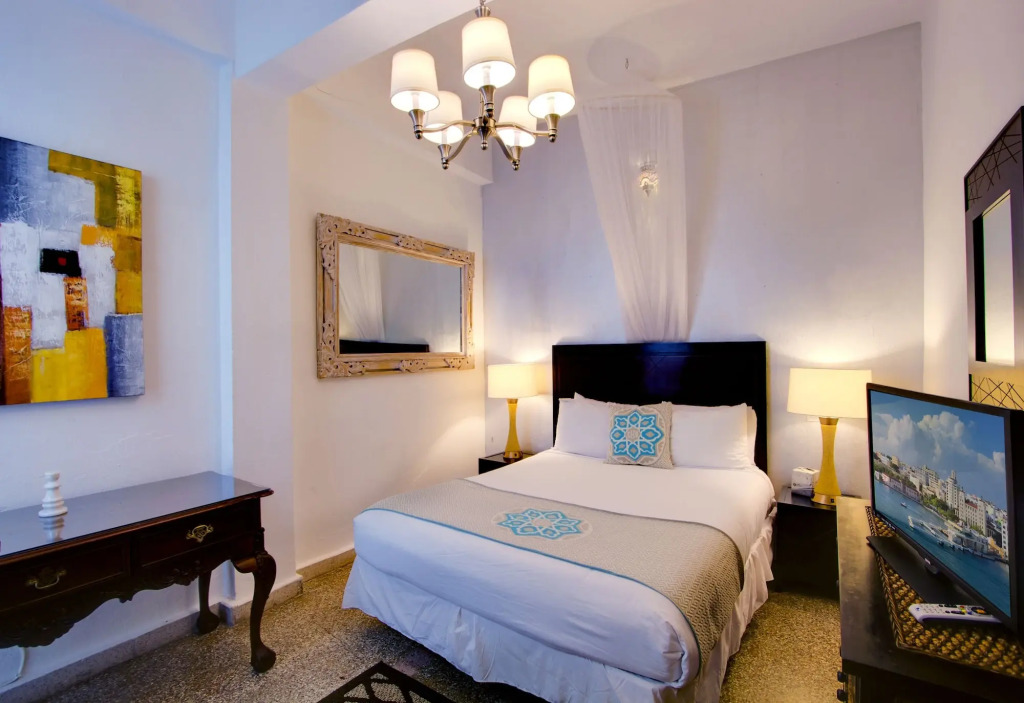 CasaBlanca Hotel