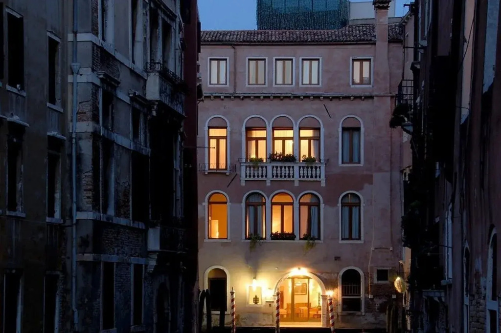 Venice Roulette Hotel