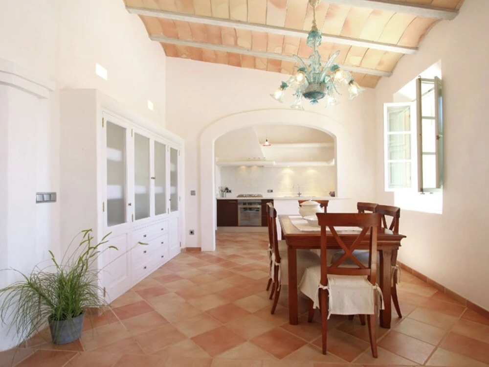 Mansion With Large Swimming Pool for 5 People