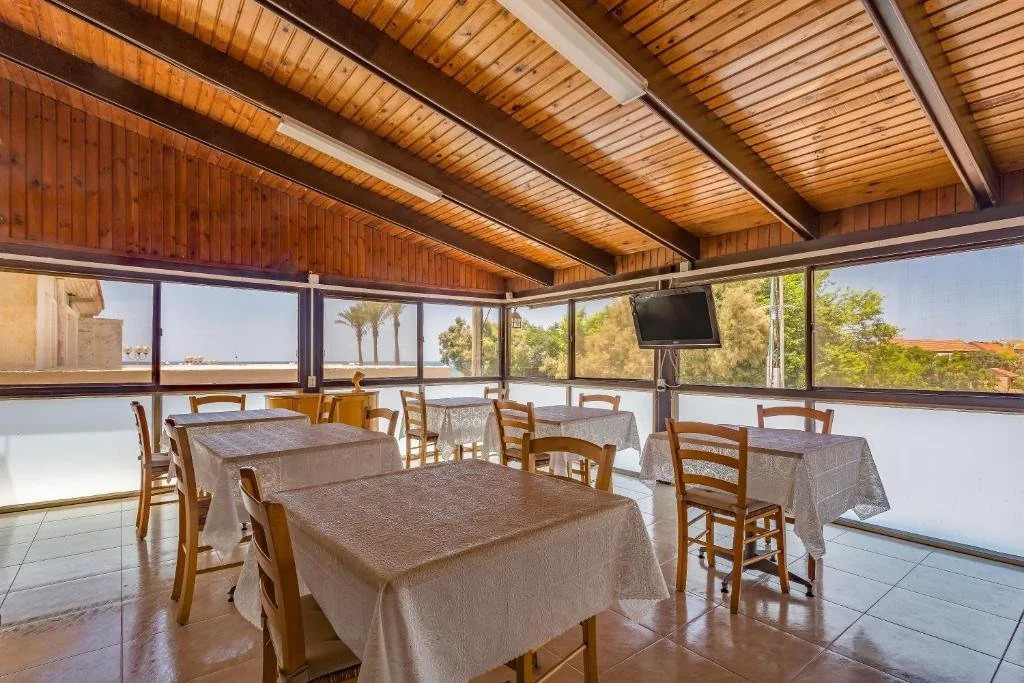 Amigo Hotel On The Beach - With Shelter