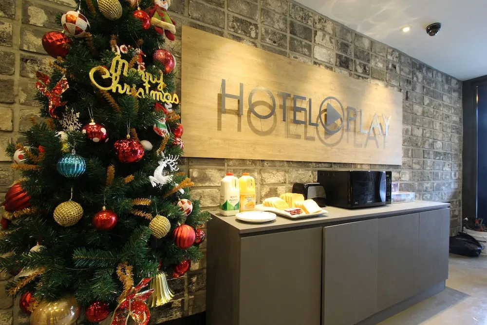 Play Hotel