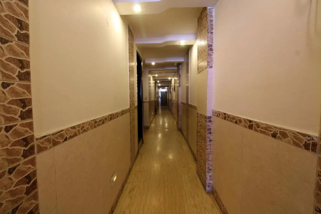 Star view by Hotel Black mooncouple friendly Near Rk ashram Metro