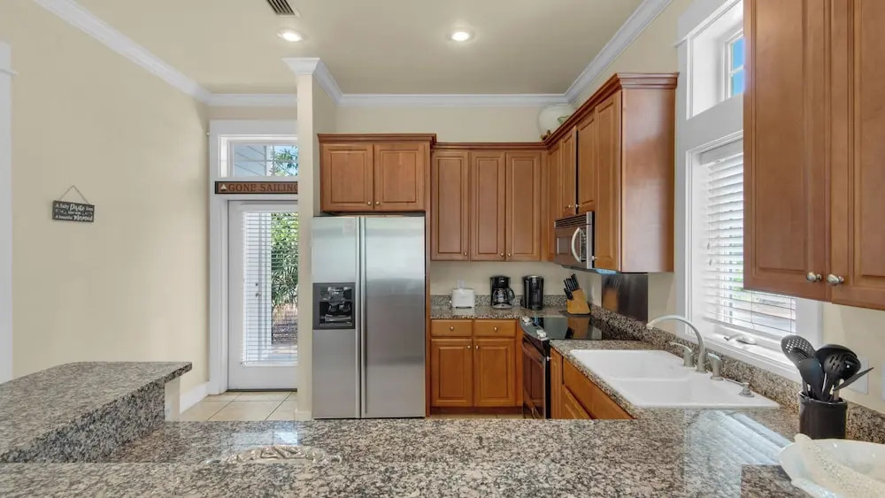 Bright & Beachy, 6 Minutes to the Gulf, 2 Pools, Tennis
