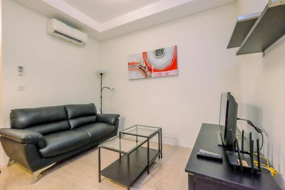 Good Deal And Strategic 1Br L'Avenue Apartment