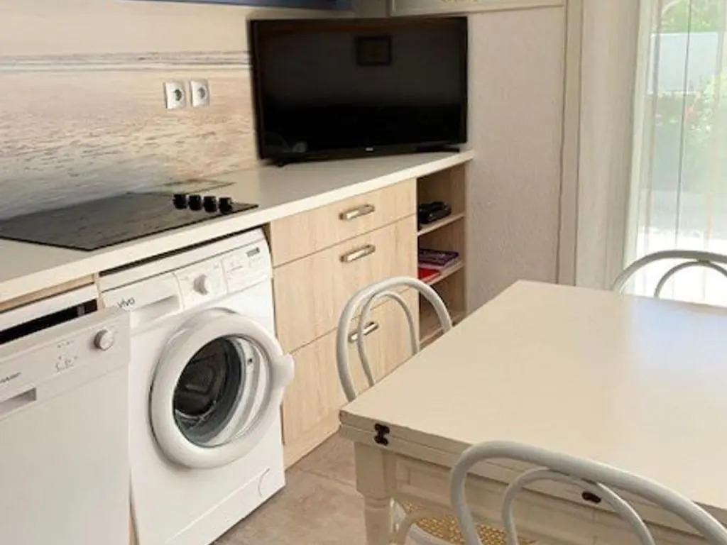 Villa climatisée pour 6 avec piscine et parking proche plage - FR-1-607-42