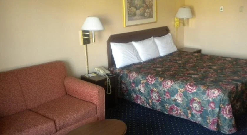 Days Inn-Charlotte Center City