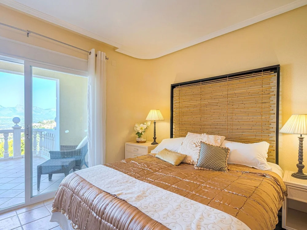 Villa With Exceptional Panoramic Views, Private Pool in Altea Hills