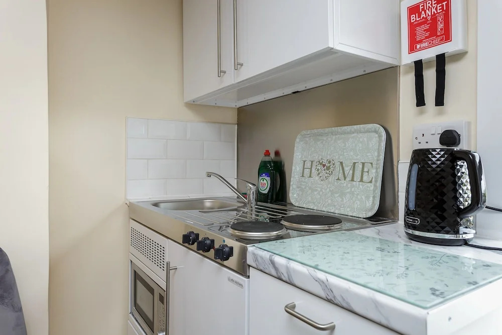 St Marys Modern Central Huge Studio Apartments