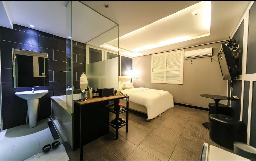 September Hotel