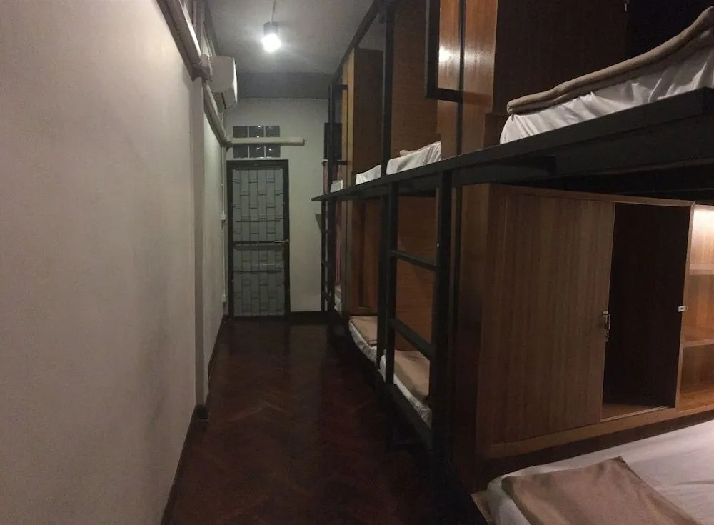 OYO 612 Hansa Hostel