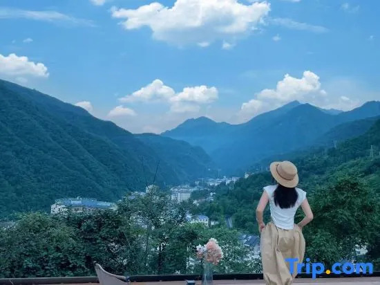 Yunfu Banshan Holiday Homestay