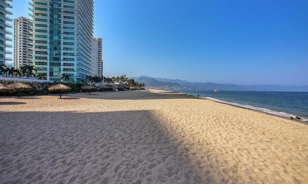 Luxury Oceanfront 2BR Condo With Private Balcony