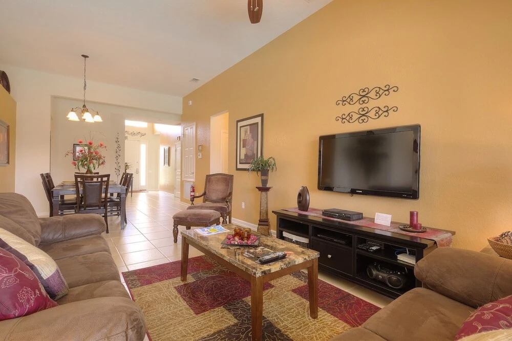 5BR 5BA Home in Windsor HIlls by CV-2538