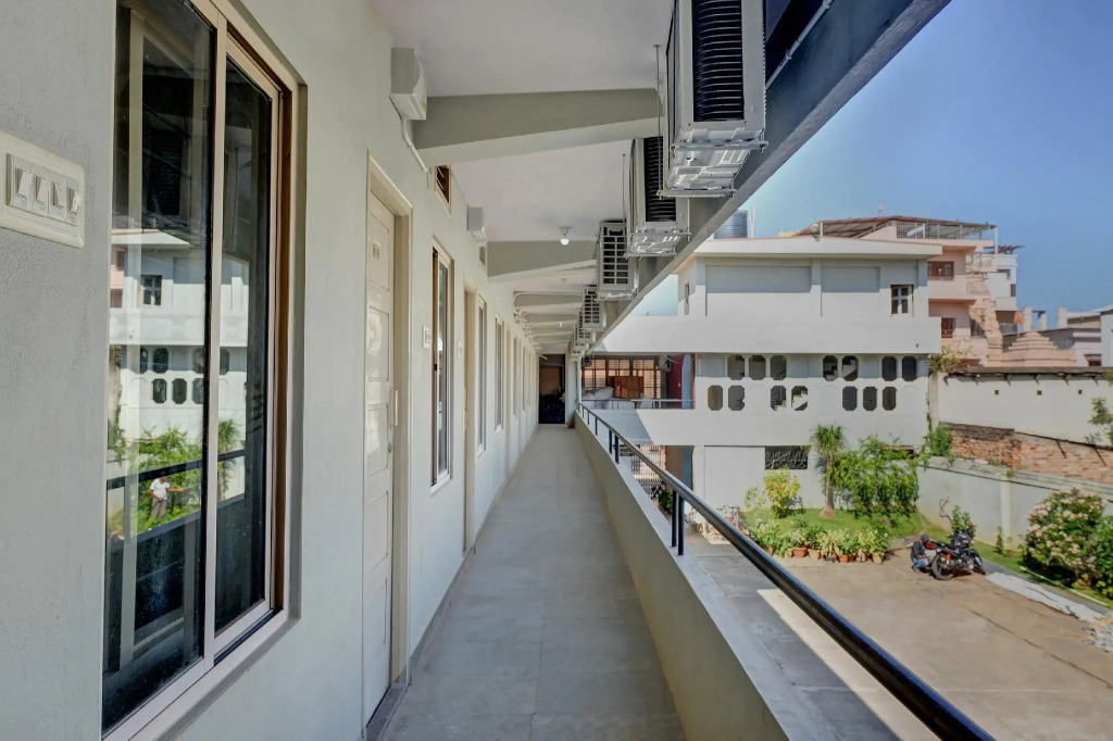 OYO 22499 Vishnu Residency