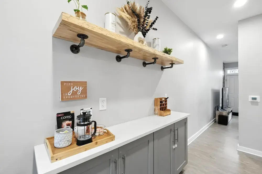 Cozy Historic Row Home- Near Stadiums! 3 Bedroom Home