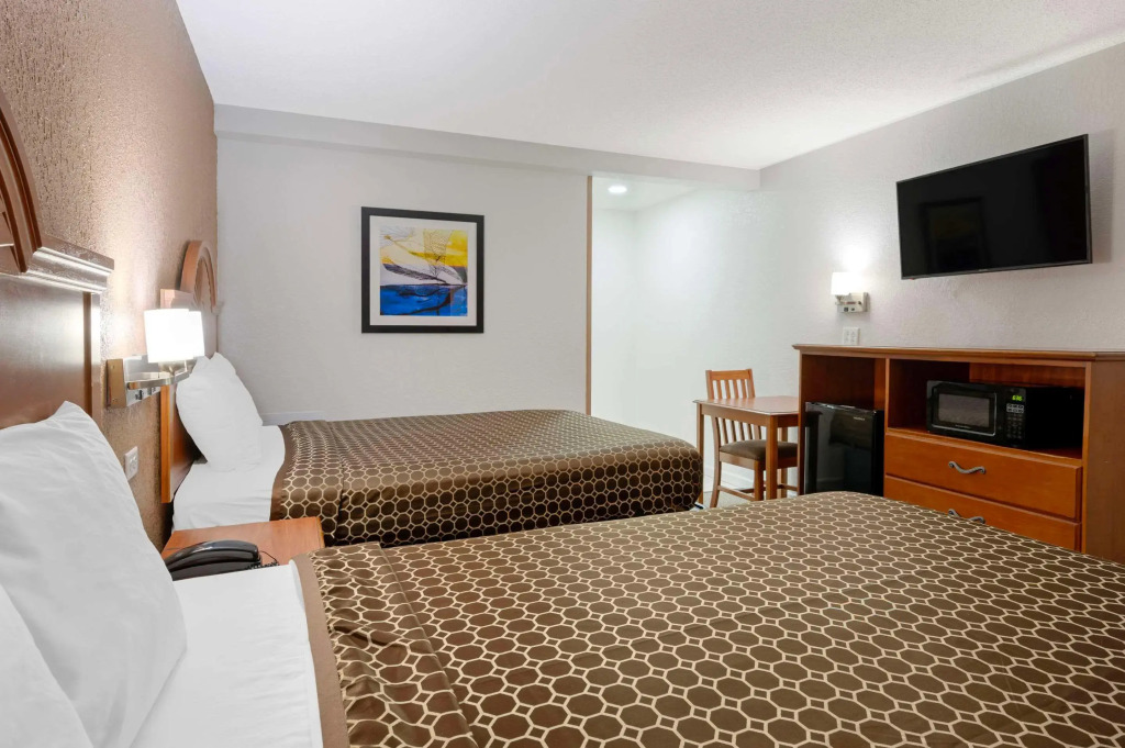 Rodeway Inn Terre Haute near University