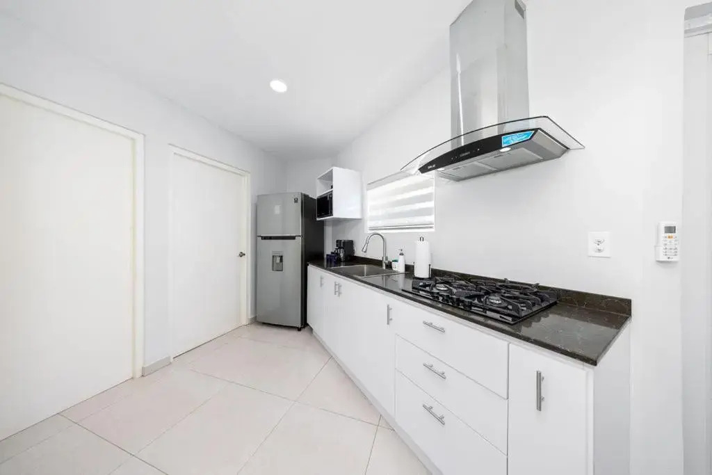 Amazing 2BR SuitePoolPatioBBQ5 min-Palm Beach