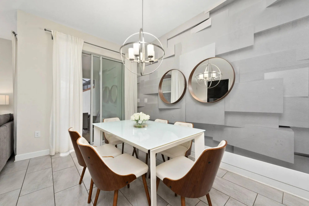 Amazing Townhome 4Bd 3Bat with pool @ChampionsGate