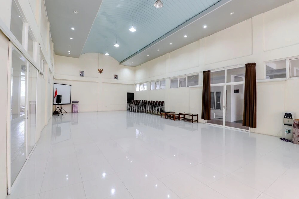 Urbanview Hotel Ling near Jawa Timur Park 2