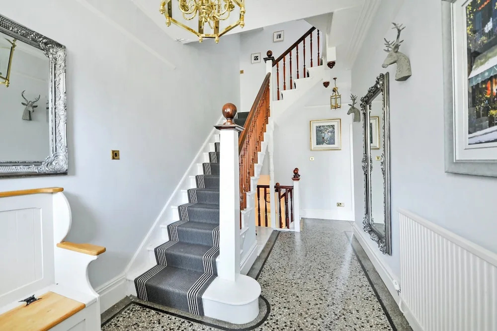 6 Bedroom Edwardian House in Bath