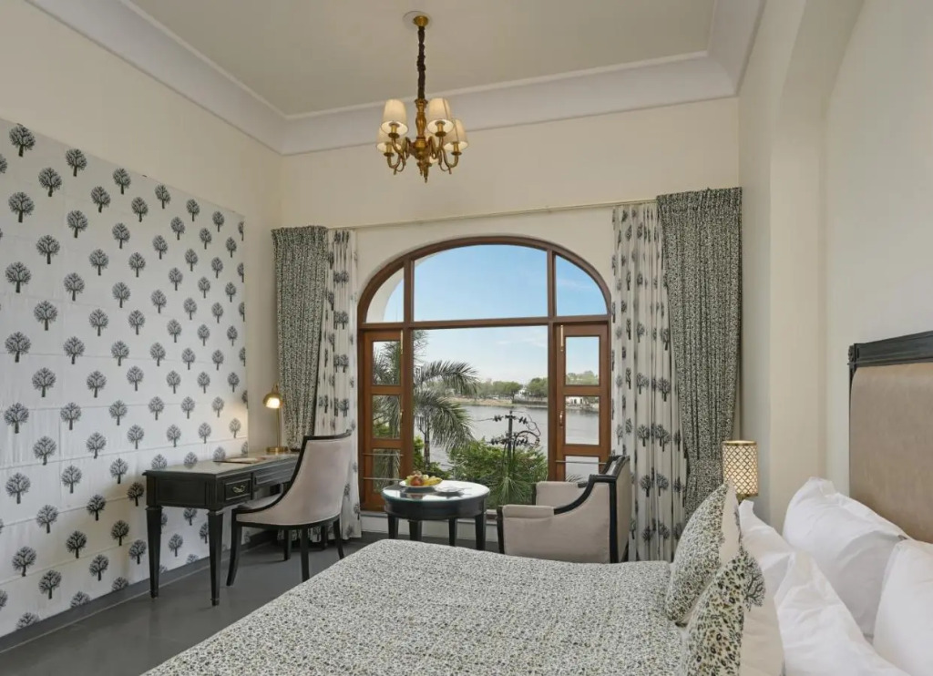 Brahma Niwas - Luxury Lake View Hotel with Infinity Pool, Udaipur