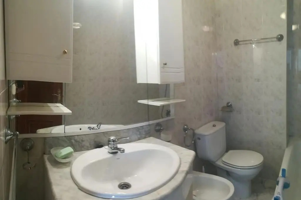 Apartamento en edificio nuevo, con piscina, vistas a la ría y al puerto, ESTANCIA MÍNIMA 14 noches, perfil familiar, no se admiten grupos de jovenes