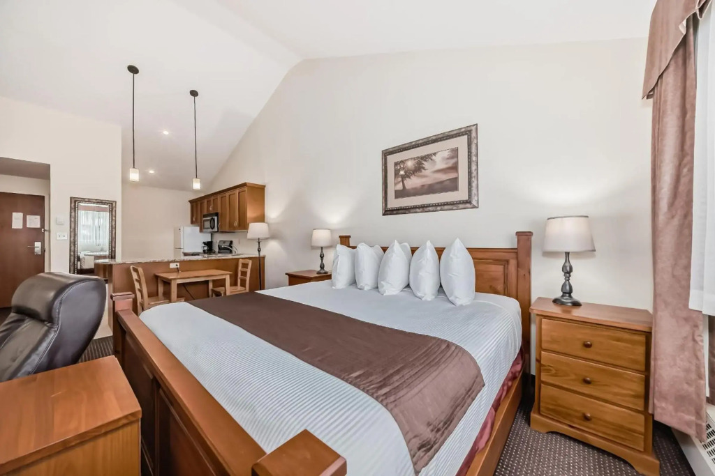 Stony Plain Inn & Suites