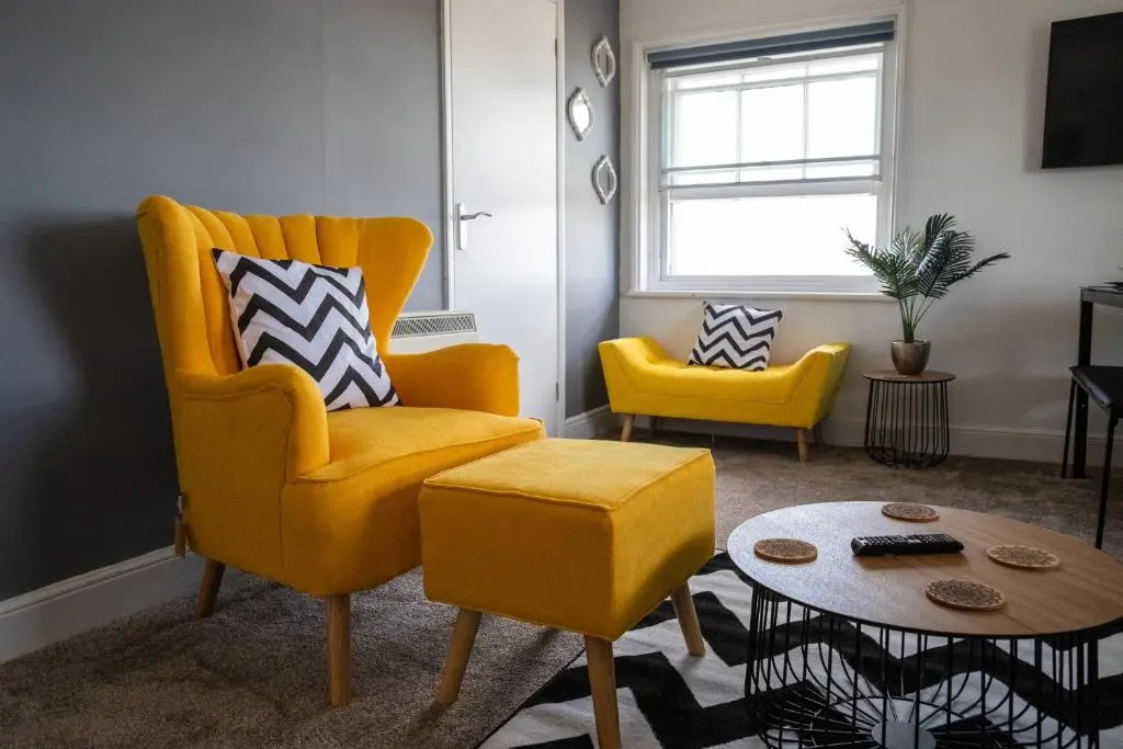 Bright Executive Apartment with Views of Solent