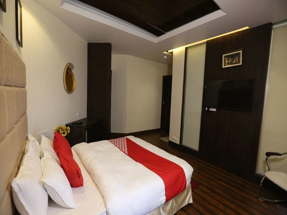 OYO 14170 Kufri Star Inn