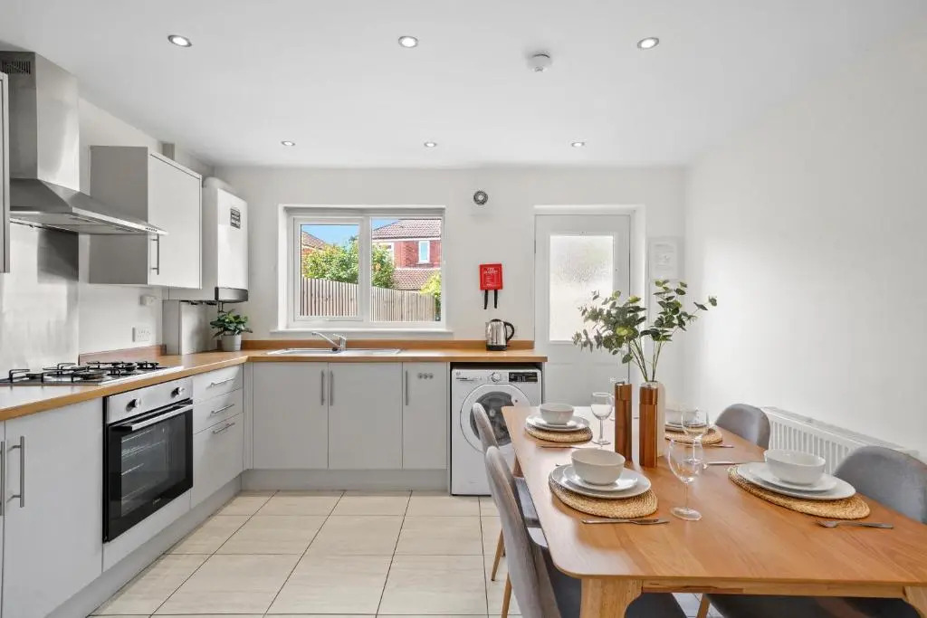 Greaves House by Truestays - 3 Bedroom House in Failsworth, Manchester
