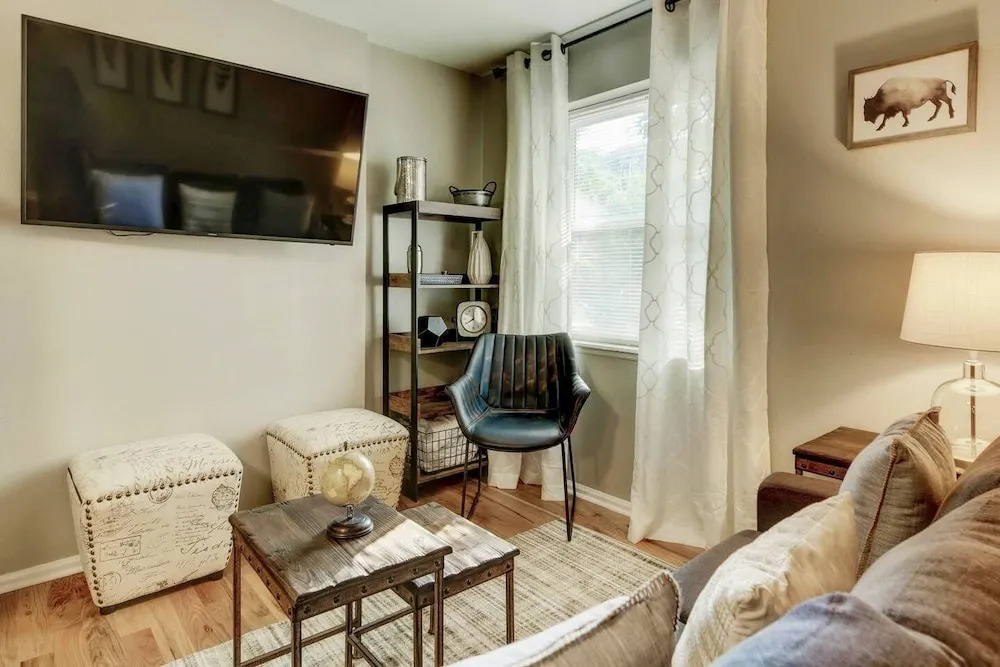 New Charming Denver Apt 2BD Sleeps 6 Great Location!