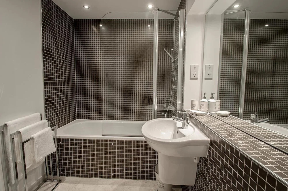 Orange Apartments - 22 Polmuir Gardens LTD