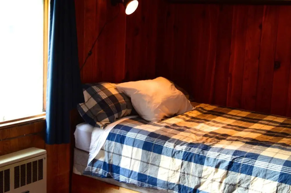 Red Shutter Inn