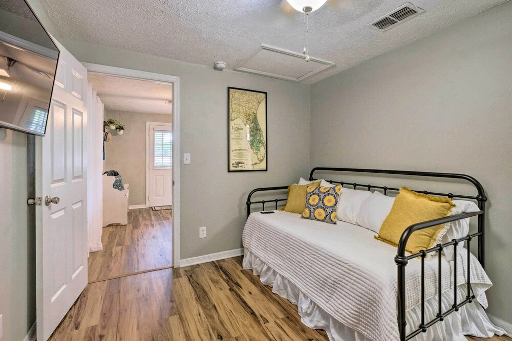 Cozy Ocala Home w/ Porch < 1 Mi to Downtown!