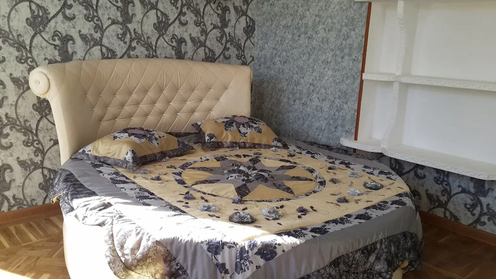 Отель Edemi