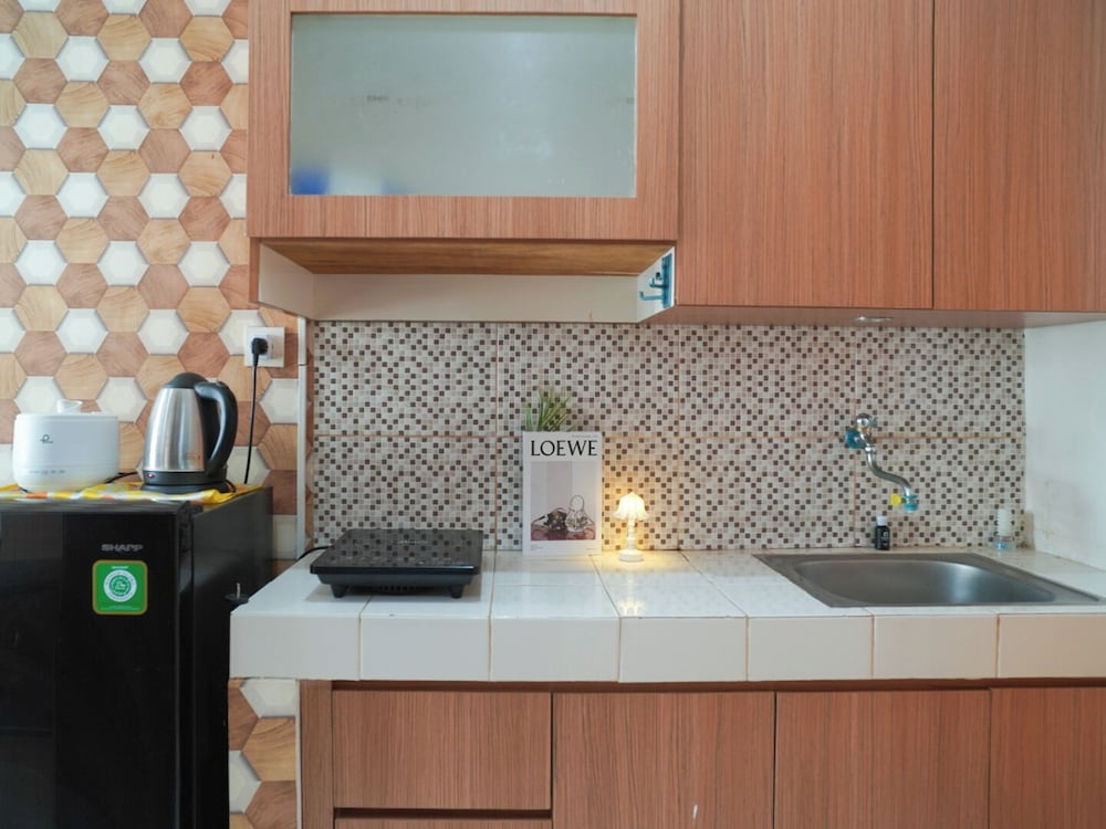 Simple Stay Studio Near Ui At Dave Apartment