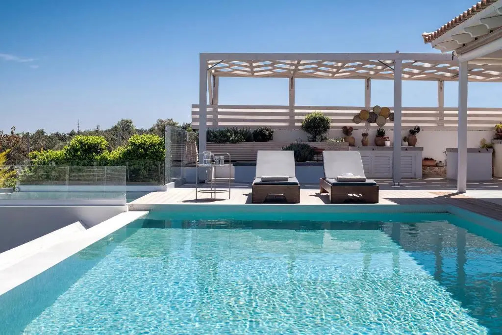 Alba Bianca Villa, Family Retreat with Heated Pool By ThinkVilla
