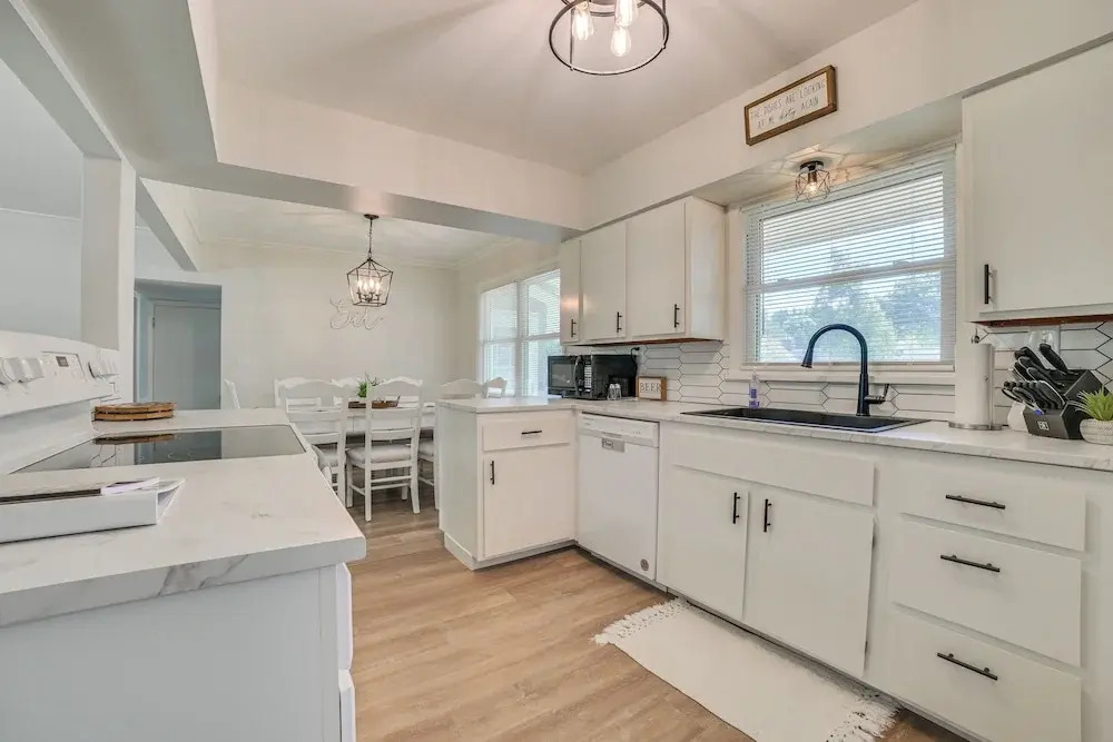 Gaylord Family Home: Walk to Shops & Restaurants!