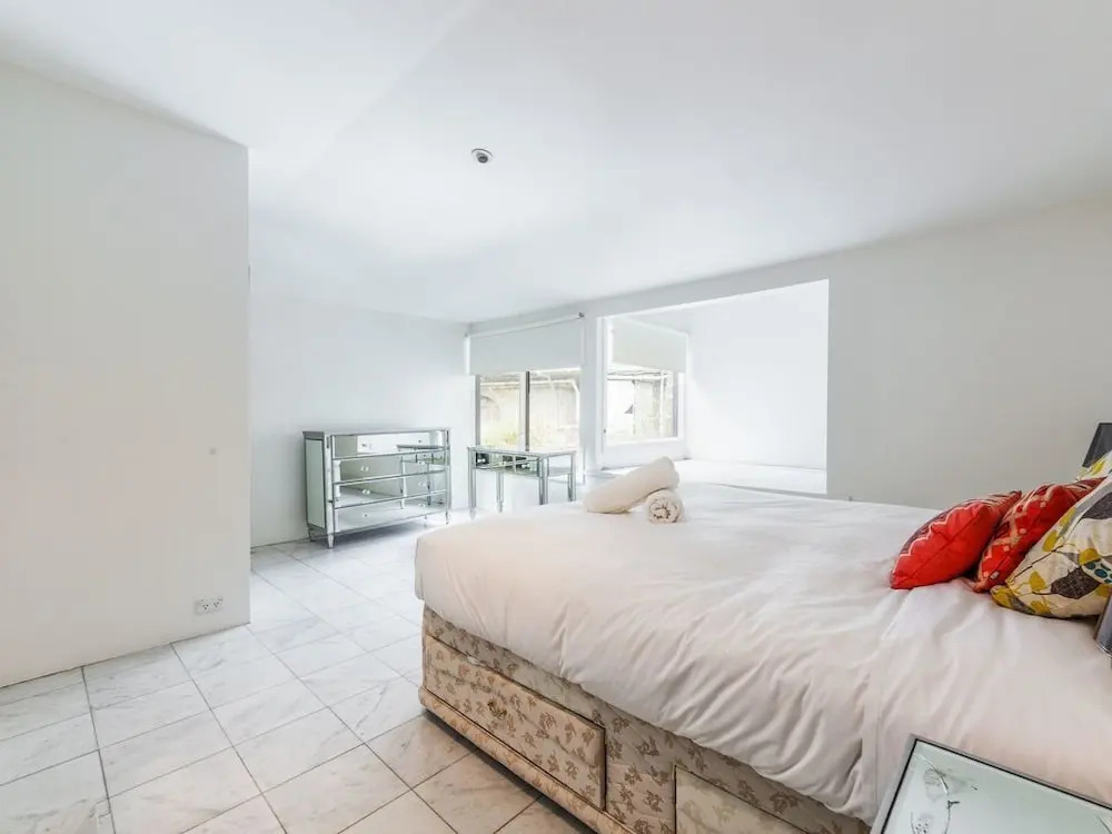 Spoilt for Choice 2-bed/2-bath + Free Parking