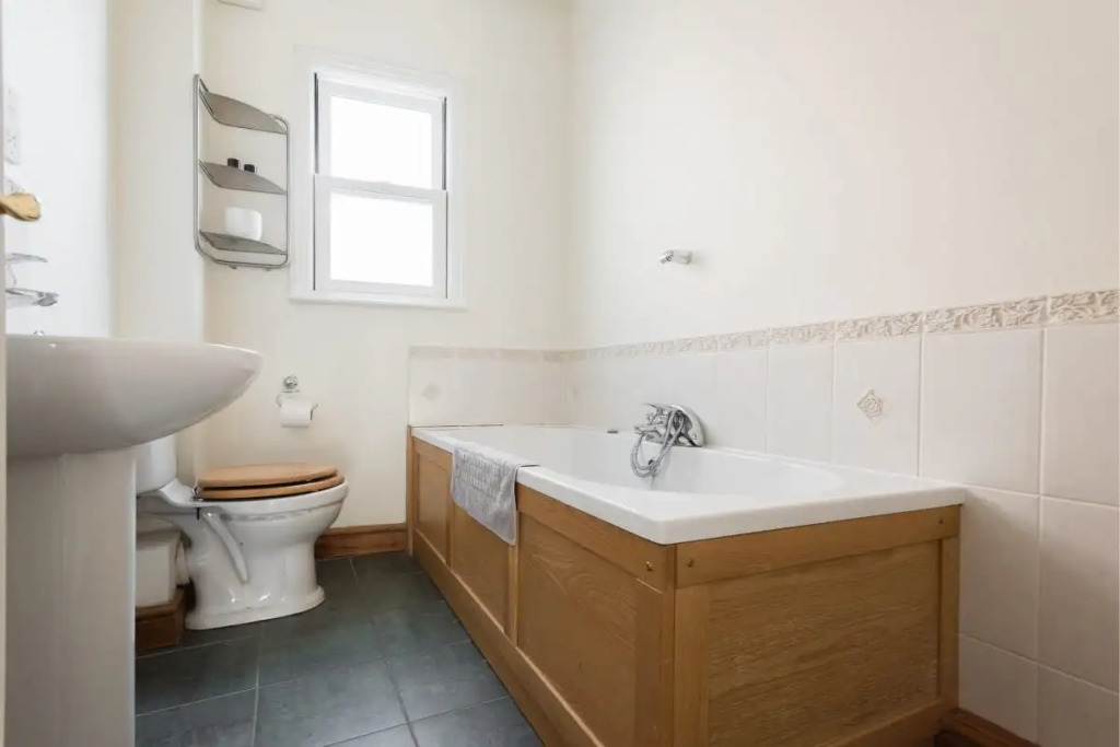 The Great Clarendon Lodge - Large & Stylish 4BDR Home