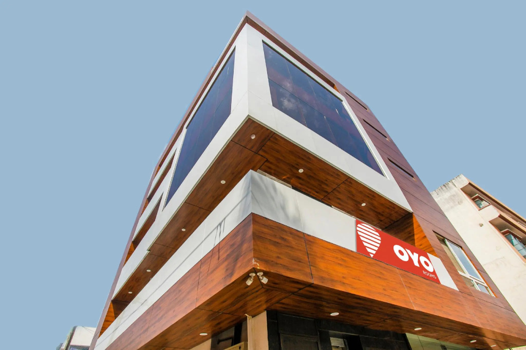 OYO 22836 Hotel Amster Inn