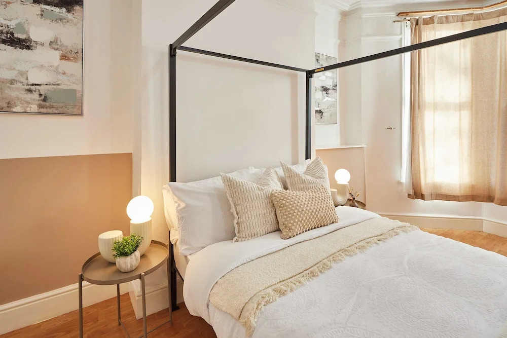 Host Stay Milford Road