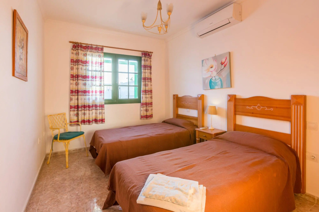 Villa Alegranza Heated Private Pool Walk to Beach A C Wifi Car Not Required - 2369