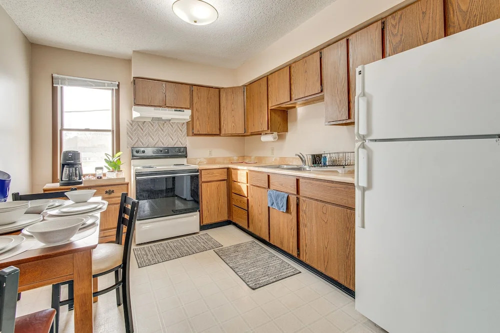 Savoy Apartment ~ 4 Mi to University of Illinois!