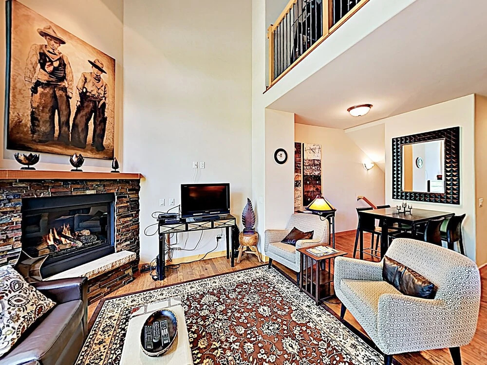 Downtown Getaway W/ Private Garage - Near Ski Resort 2 Bedroom Townhouse